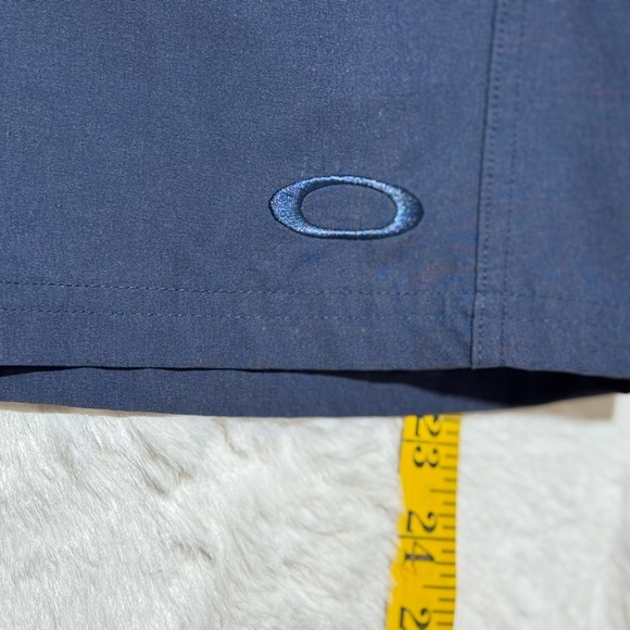 Oakley Blue Performance Shorts Mens Size 34 Bermuda Logo - Picture 8 of 9